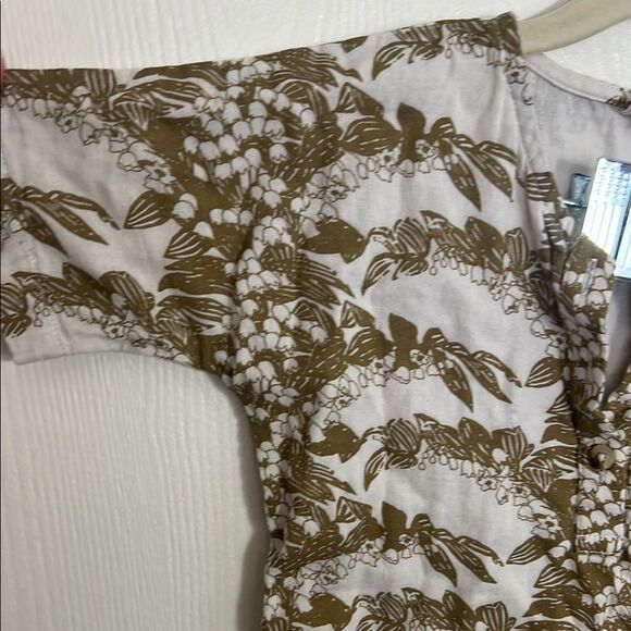 Floral Button-Up Blouse - Picture 2 of 3